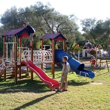 Happy Camp Mobile Homes In Karda Kamp alanı 4*