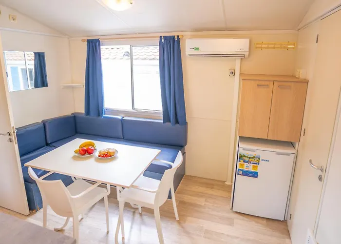 مكان تخييم Happy Camp Mobile Homes In Karda 4*